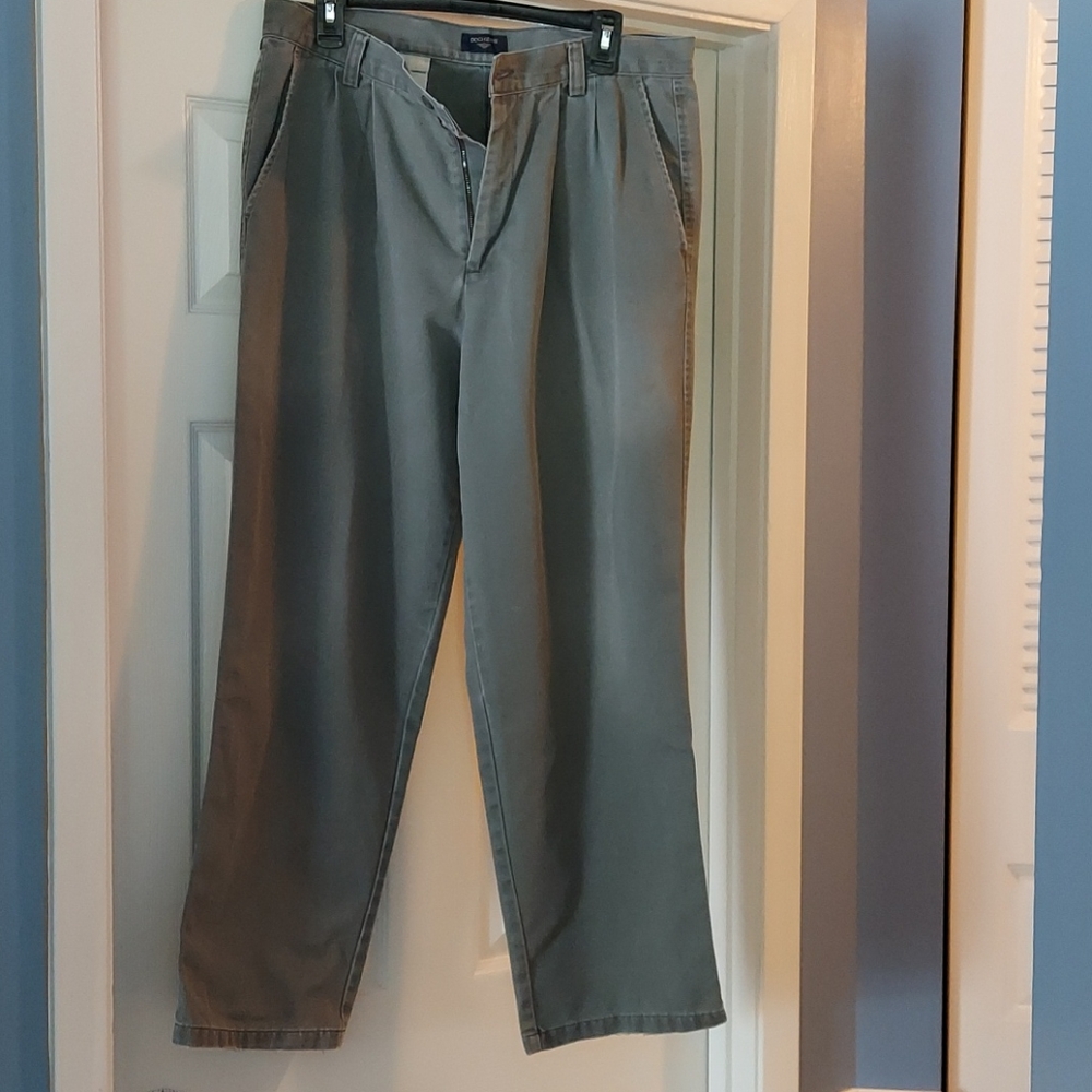 Men's Dockers Chino pants, 33x30